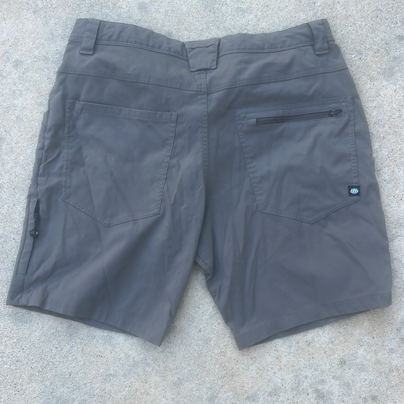 686 Everywhere Hybrid Tan Outdoor Shorts Men's Size 34 - Picture 5 of 9